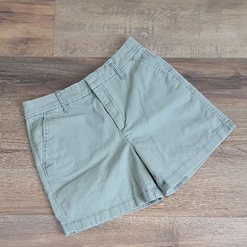 Gloria Vanderbilt Khaki Green Chino Shorts Stretch Cotton Womena Size 6